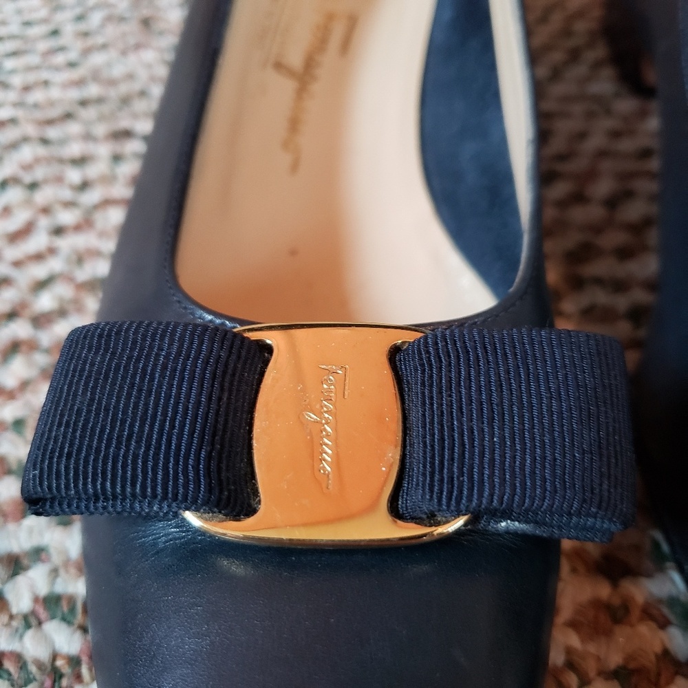 Salvatore Ferragamo Lara Low Heeled Pump - Picture 4 of 8